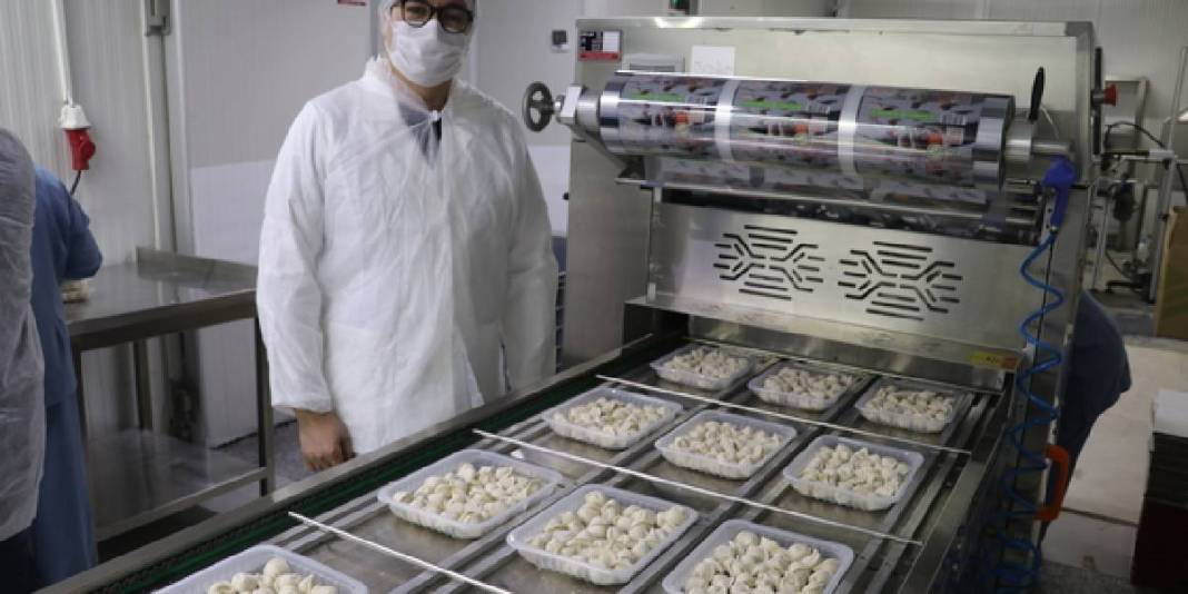 100 kadına istihdam sağladığı imalathanesinde günde 4,5 ton üretim yapılıyor: Zincir marketler kapış kapış alıyor 5